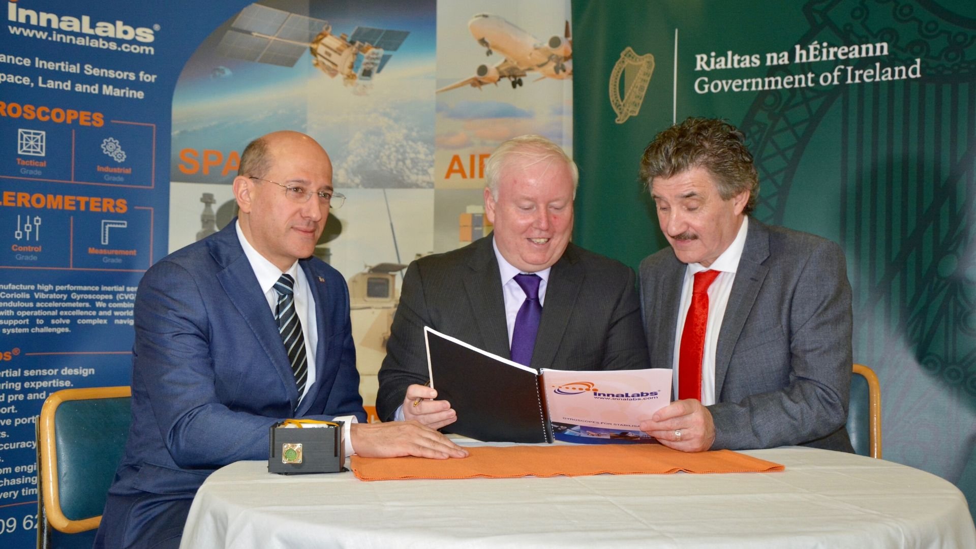 José Beitia, CTO (Left); John OLeary, CEO (Middle);Irish Minister for Business, John Halligan